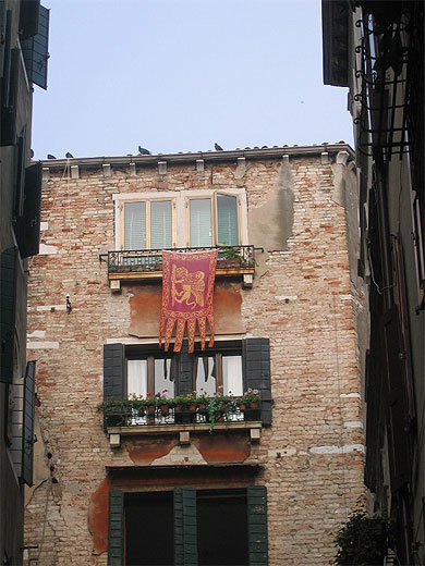 Drapeau v�nitien du c�t� de San Polo