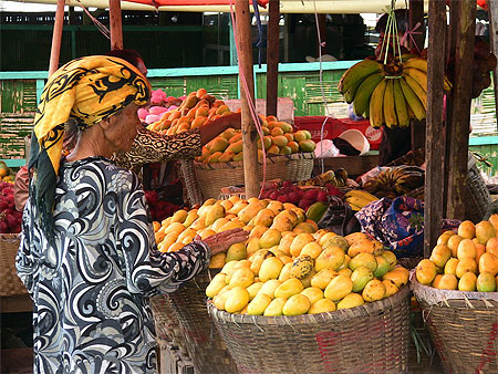 March� aux fruits � Danau Toba