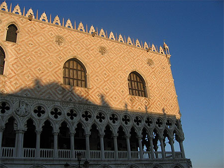 Palais des Doges mi-ombre mi lumi�re