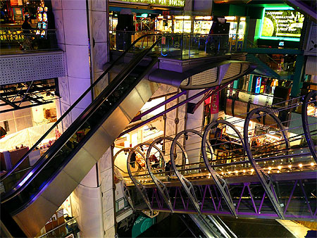 D�cor futuriste pr�s de Chinatown