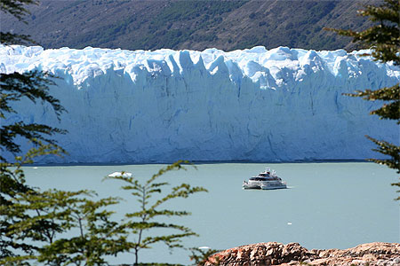 Bateau au Perito Moreno