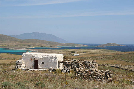 Ile voisine de Delos : ile de Rhinia