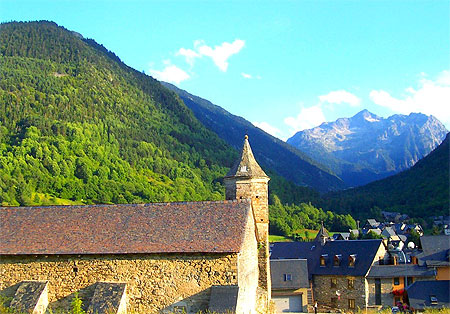 Eglise d'Arties au pied du Montardo