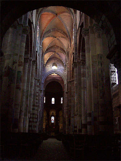 Int�rieur de la basilique Saint-Julien