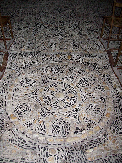 Sol de la basilique Saint-Julien