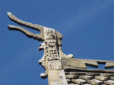 D�tail d'�glise en bois debout