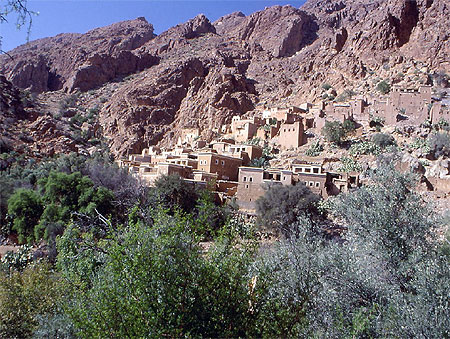Oumesnat dans la vall�e des amandiers