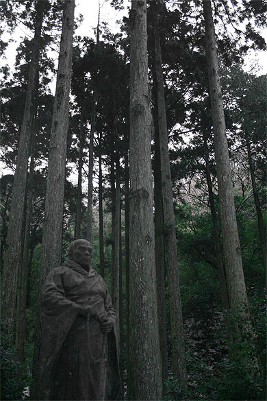 Statue en for�t