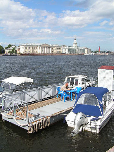 Sur la neva � St Petersourg