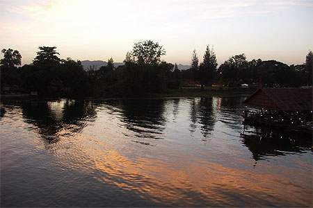 Cr�puscule pr�s du Pont de la Rivi�re Kwai