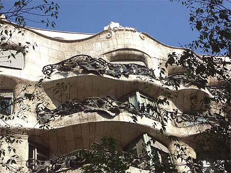 Barcelone : fa�ade de la Pedrera