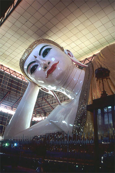 T�te du grand bouddha couch�