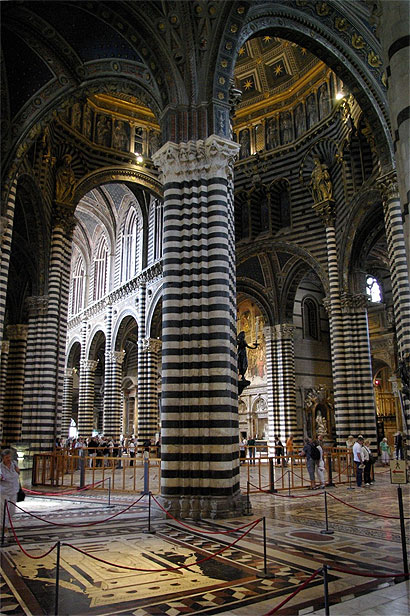 Colonnes ray�es et voutes �toil�es