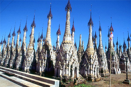 Stupas � Kakku