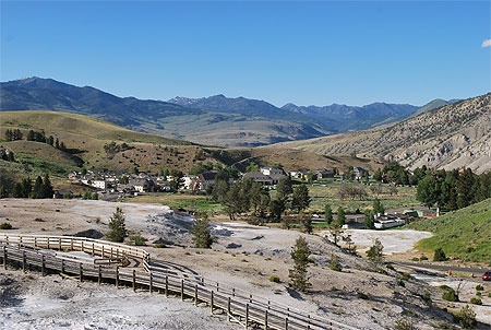 Vue sur Mammoth hot spring
