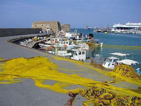 Filet jaune et mer bleu