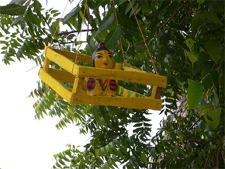Offrande sur l'arbre sacr�, temple de Sri Meenakschi