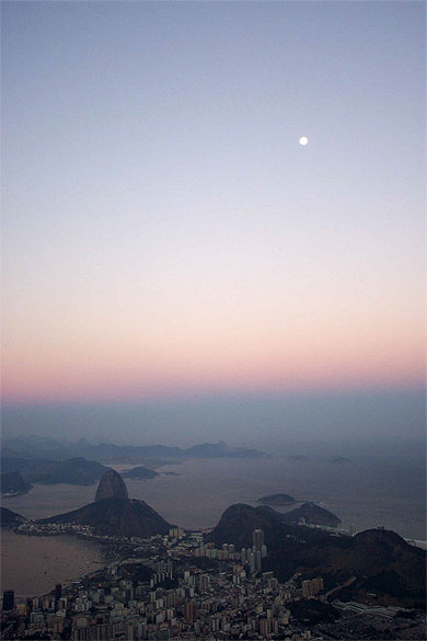 Lune sur le pain de sucre