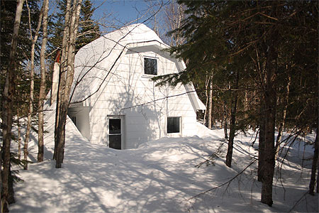 Cabane enneig�e