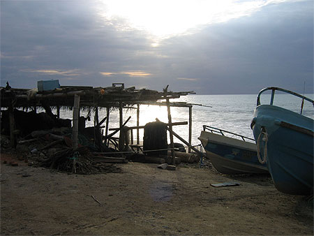Couch� de soleil sur le port artisanal de Crucita