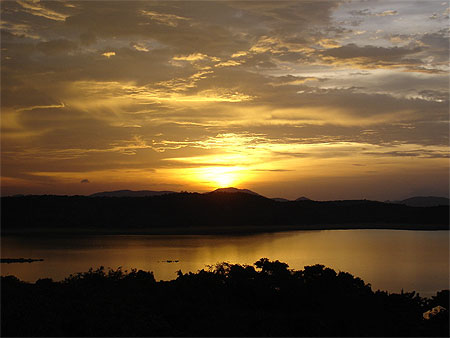 Coucher de soleil sur la jungle