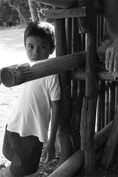 Enfant d'un village recul� de Coron