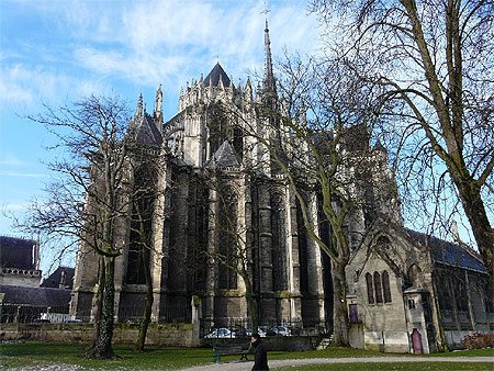 La cath�drale d'Amiens vue depuis le jardin de l'�v�ch�