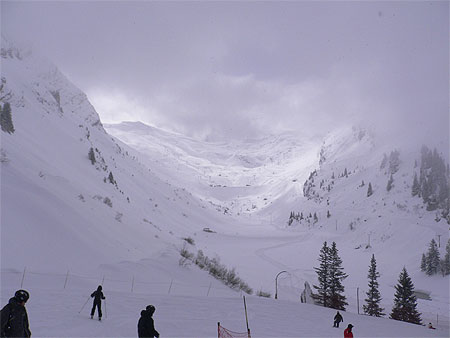 Trou�e de lumi�re sur les pistes d'Avoriaz