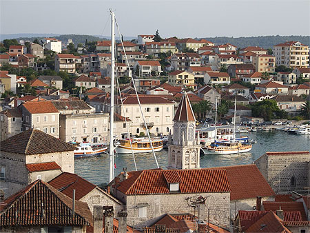 Panorama toits de Trogir en soir�e