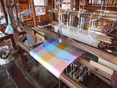 Dans les ateliers de tissage