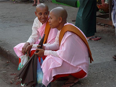 Bonzesses � Yangon