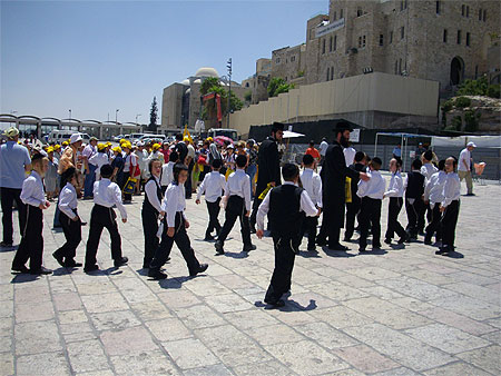 Visite scolaire du mur des Lamentations.