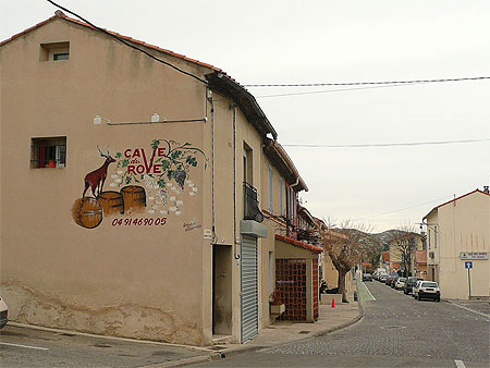 Rue principale du Rove