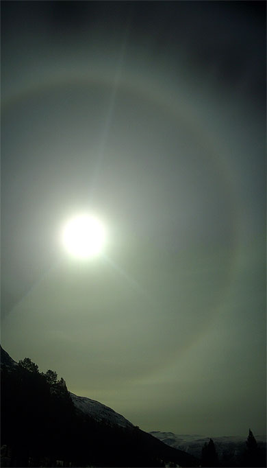 Halo sur la route entre Geiranger et Lom