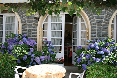 Fa�ades fleuries d'hortensias