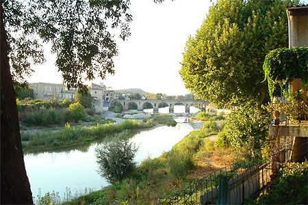 Sommi�res et son Pont Romain