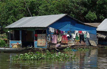 Maison flottante aux abords du Tonl� Sap