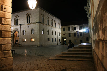 Vieille ville de Dubrovnik de nuit