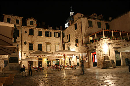 Vieille ville de Dubrovnik de nuit