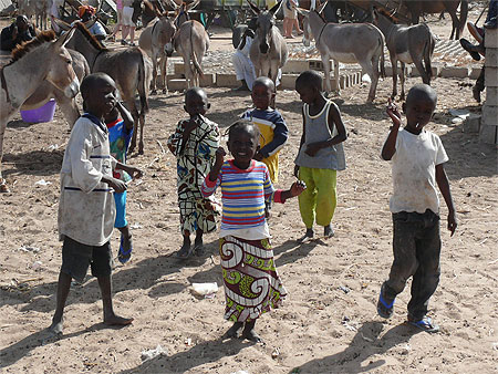 Enfants au March� de brousse