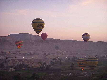 Survol en Montgolfi�re de la Vall�e des Rois