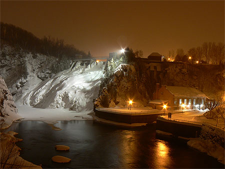 Les chutes de Rivi�re du Loup la nuit