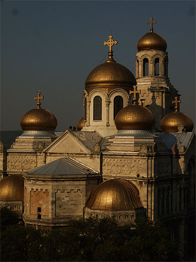 Coucher de soleil sur la cath�drale de Varna