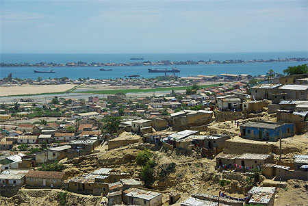 Vue sur la baie de Lobito depuis Bela Vista