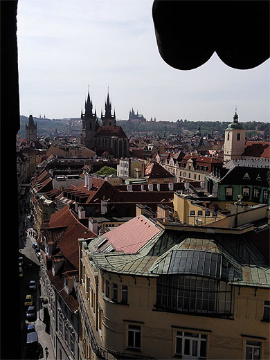 L'�glise Notre-Dame du Tyn et la Cath�drale Saint-Guy depuis la Tour Poudri�re