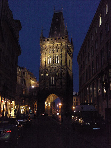 La Tour Poudri�re de nuit