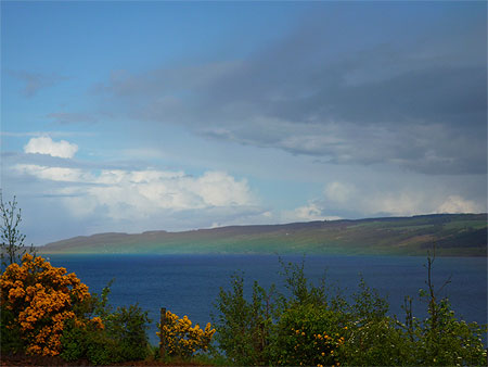 Arc en ciel sur le loch ness