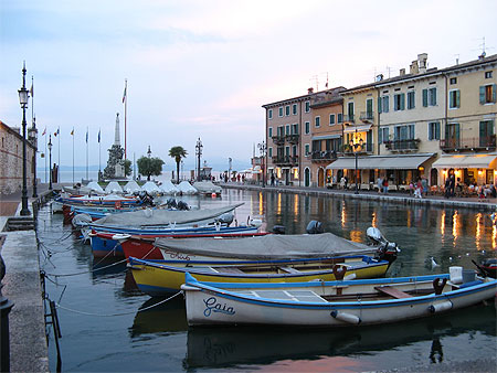 Petit port le soir