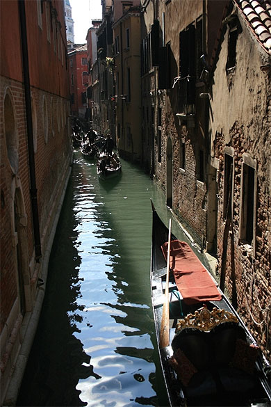 Ruelle encombr�e