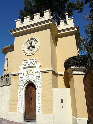 La tour d'une villa priv�e sur le chemin des plages